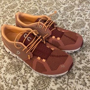 On running cloud shoes